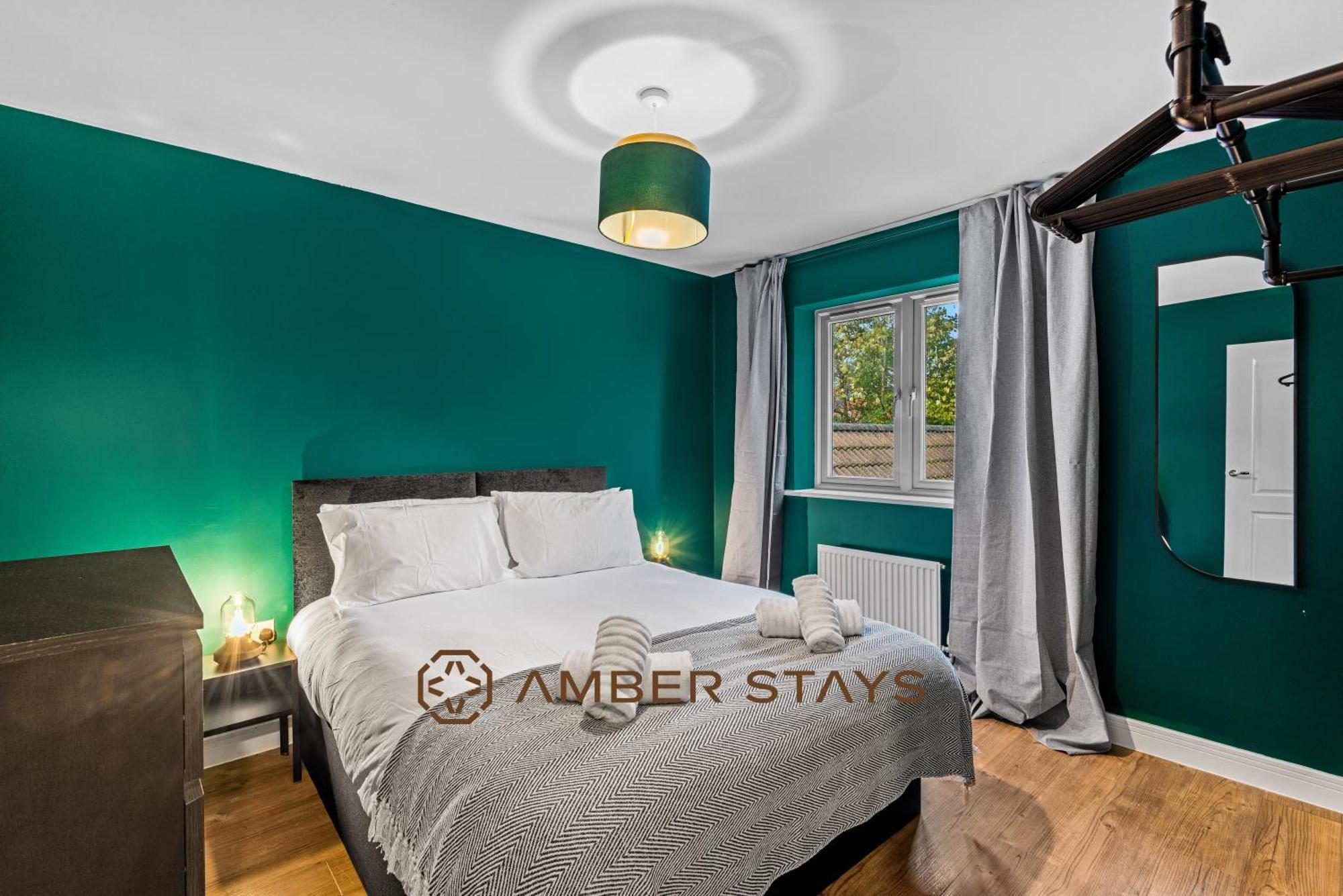 Spacious 5 Bed House In Reading By Amber Stays, Perfect For Business & Contractors, Sleeps 12! Eksteriør billede
