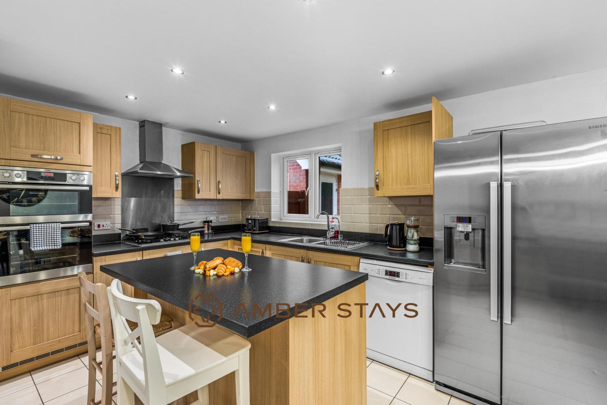 Spacious 5 Bed House In Reading By Amber Stays, Perfect For Business & Contractors, Sleeps 12! Eksteriør billede