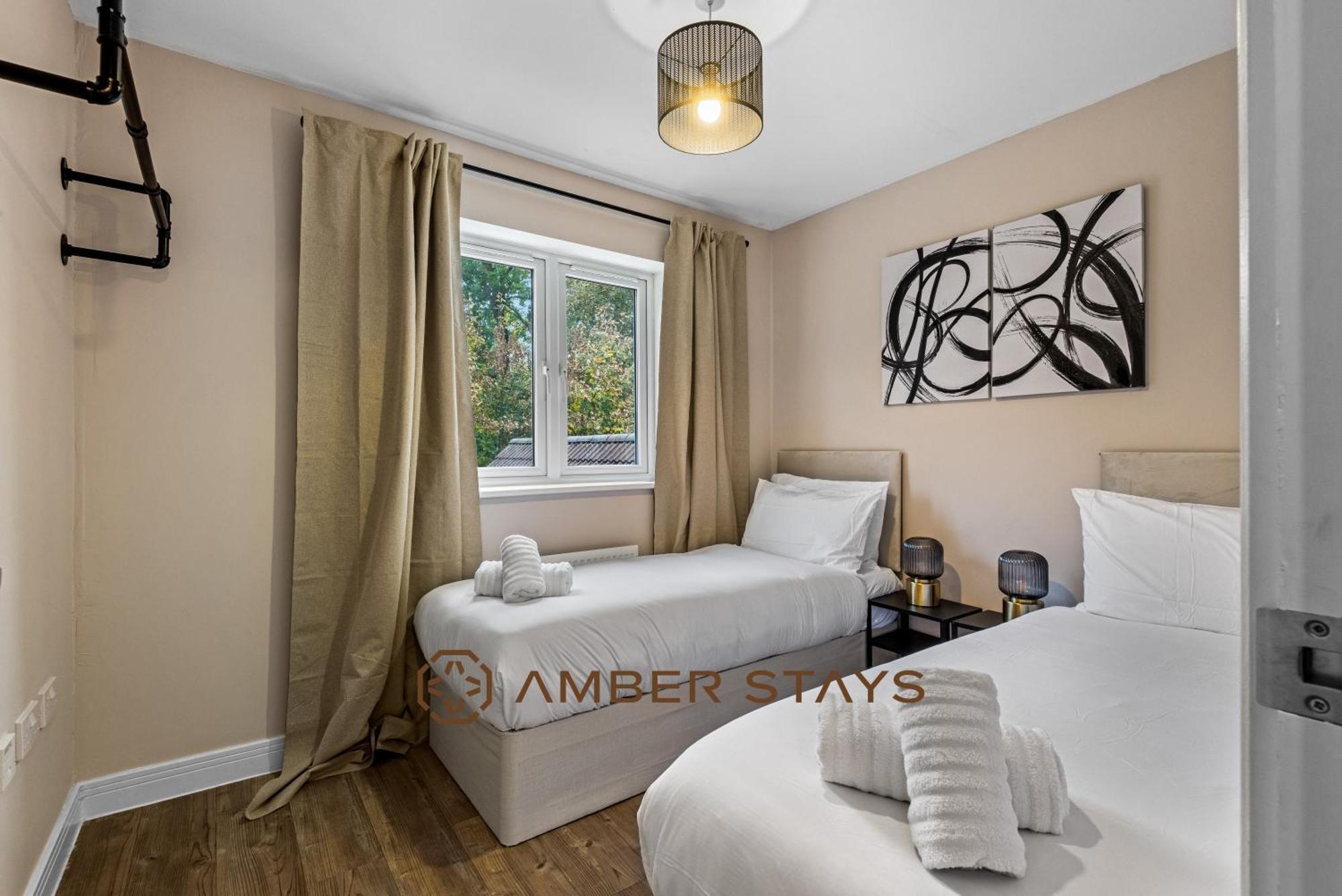 Spacious 5 Bed House In Reading By Amber Stays, Perfect For Business & Contractors, Sleeps 12! Eksteriør billede