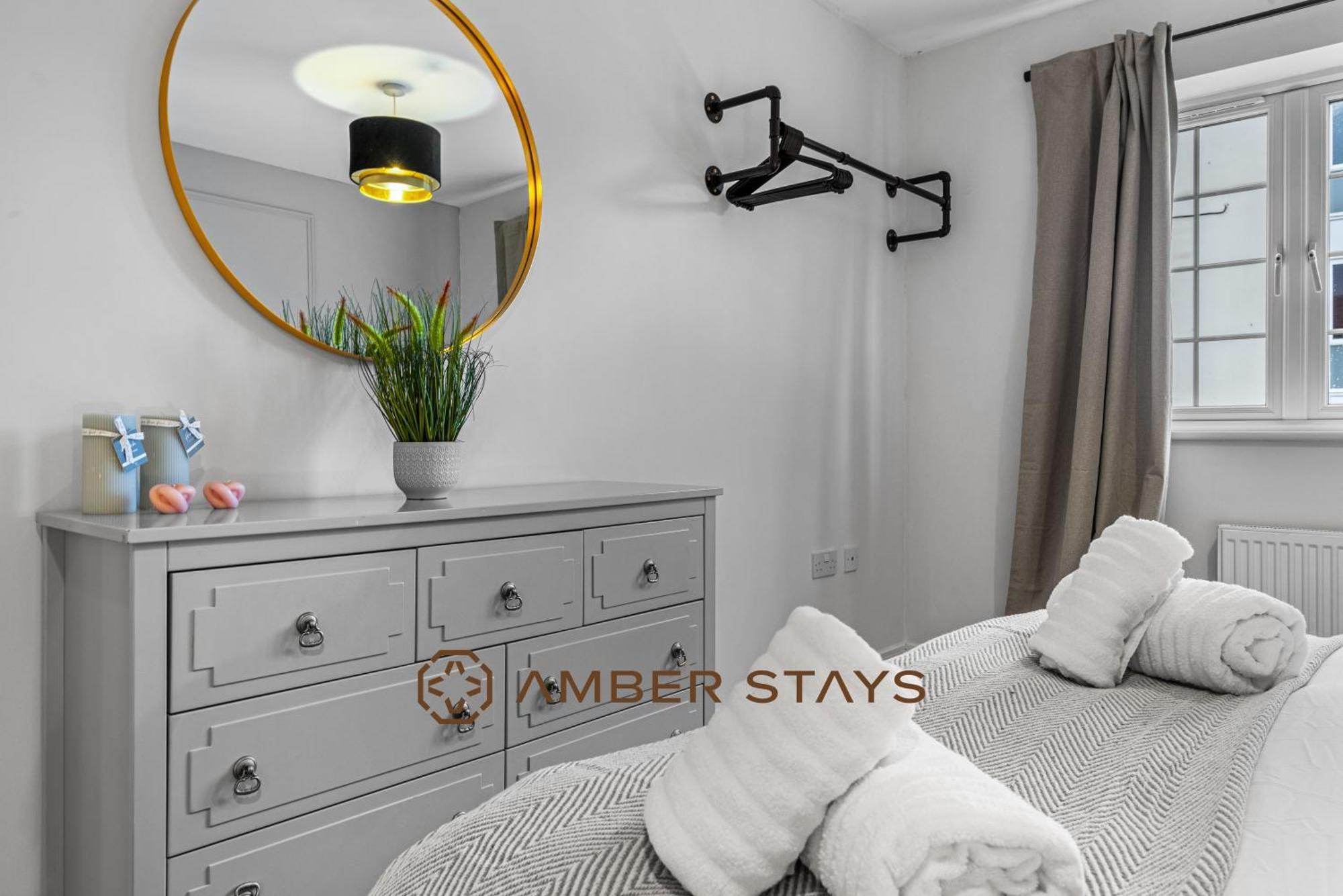 Spacious 5 Bed House In Reading By Amber Stays, Perfect For Business & Contractors, Sleeps 12! Eksteriør billede