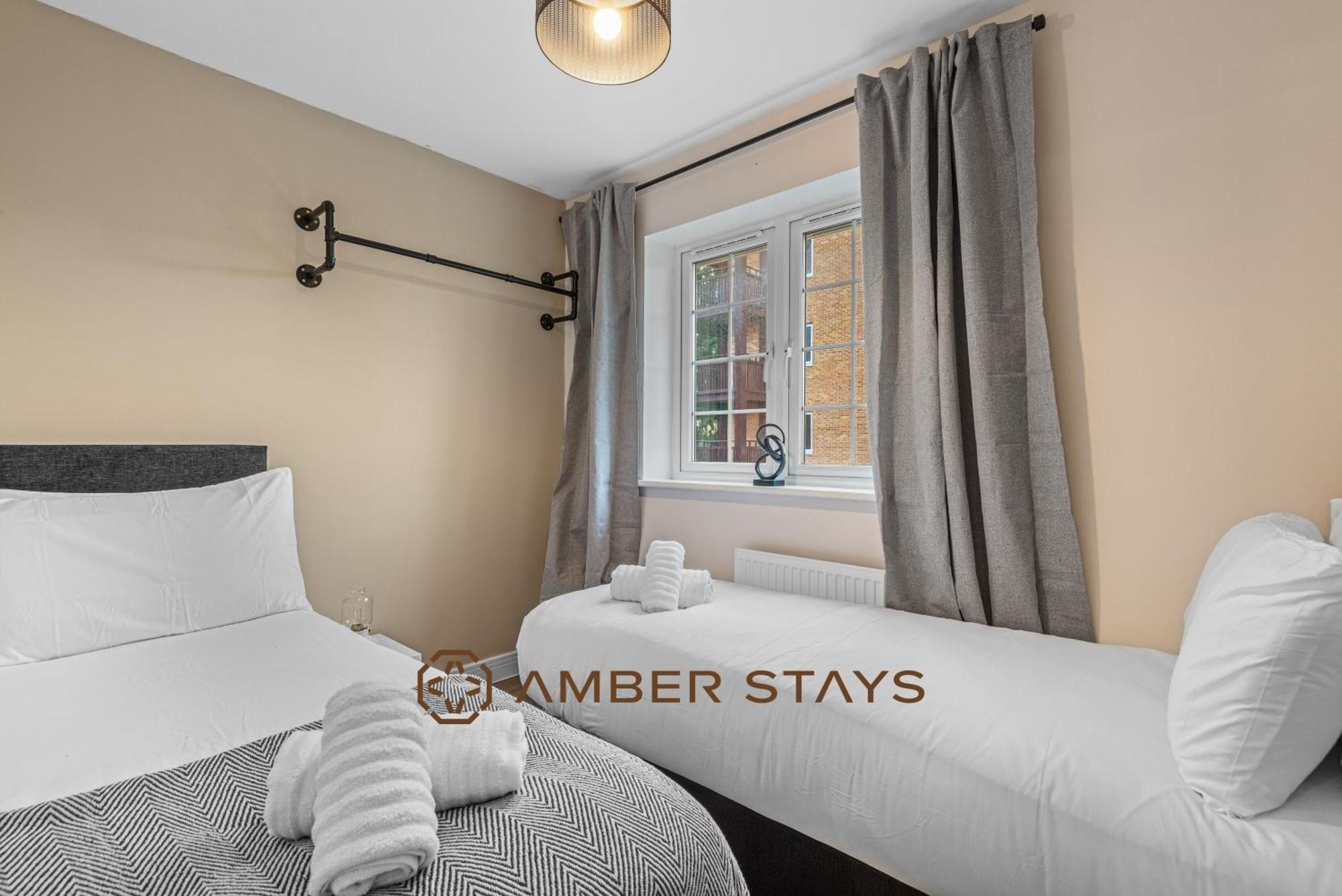 Spacious 5 Bed House In Reading By Amber Stays, Perfect For Business & Contractors, Sleeps 12! Eksteriør billede
