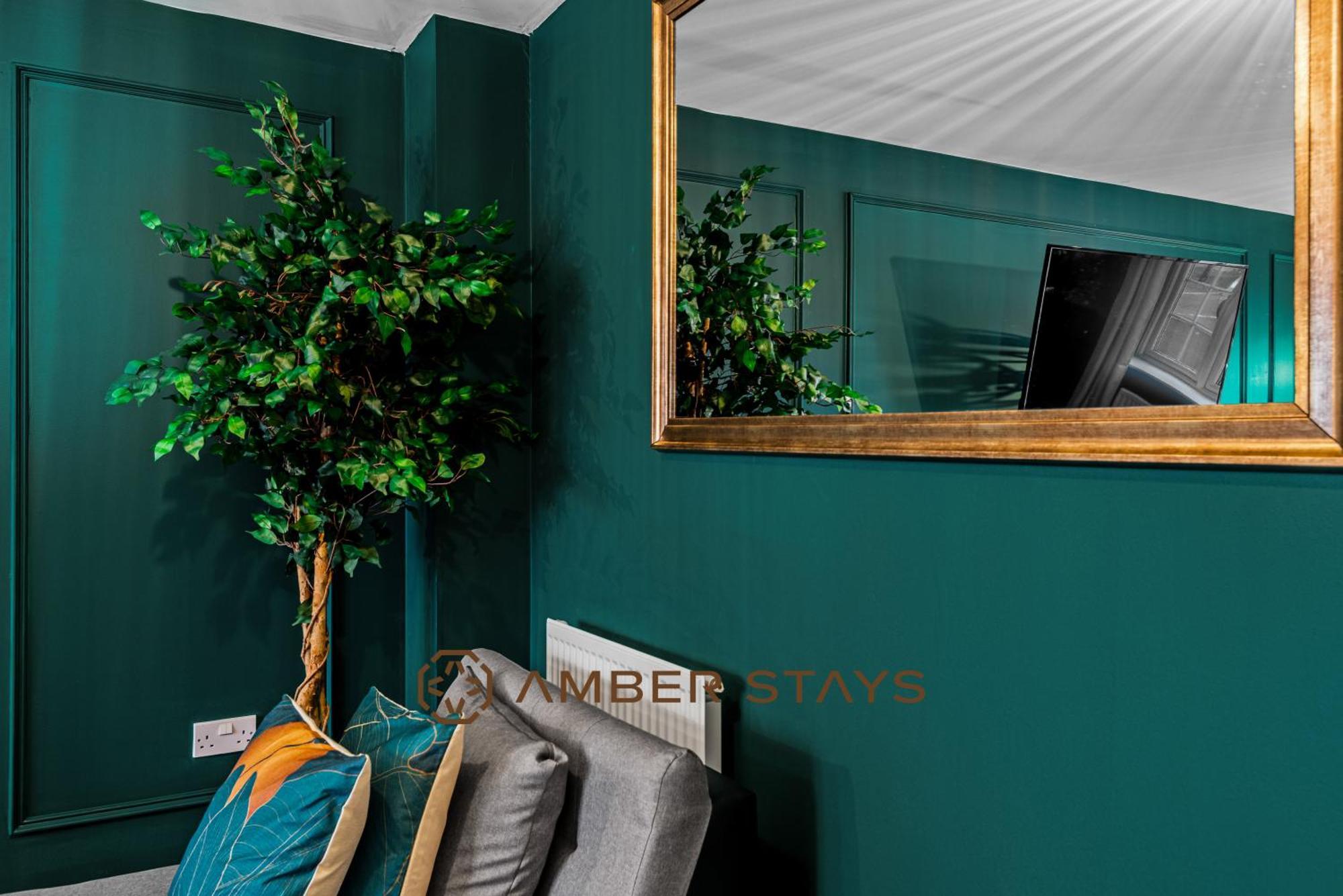 Spacious 5 Bed House In Reading By Amber Stays, Perfect For Business & Contractors, Sleeps 12! Eksteriør billede